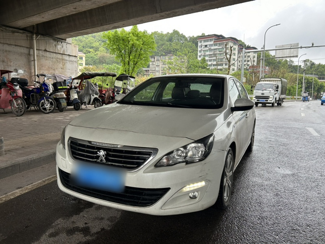 408 2015 1.2T AT Luxury
