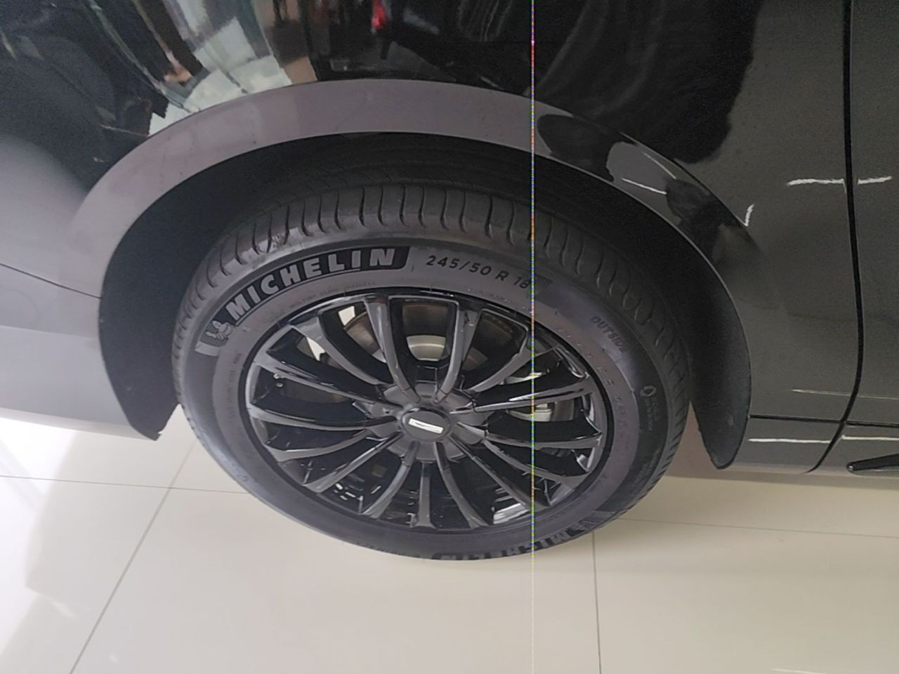 2025 AWD 8 photo 3