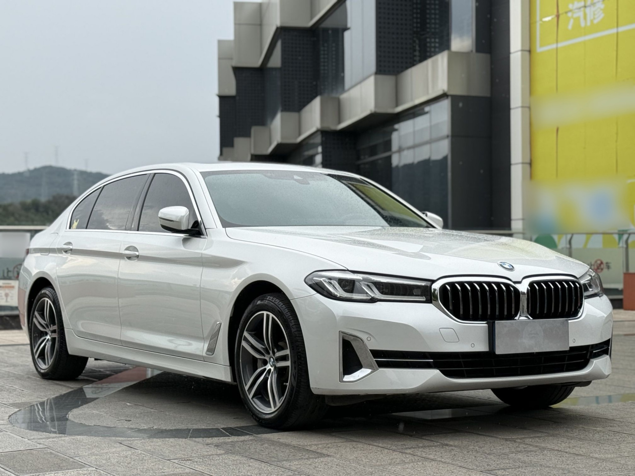 5 Series 2023 530Li Leading Luxury photo 4