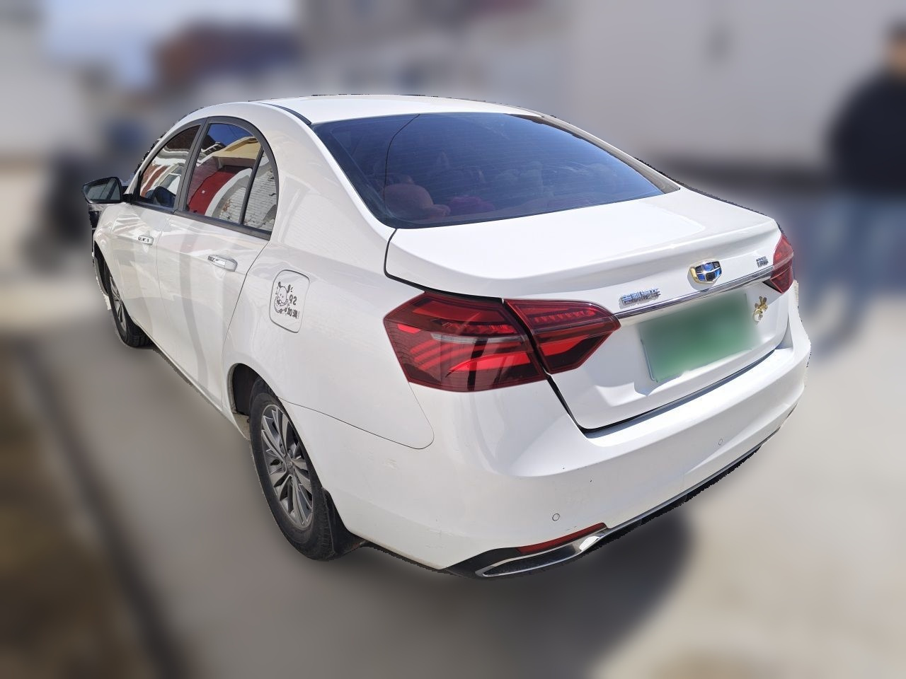 Emgrand 2018 1.5L MT Luxury photo 4