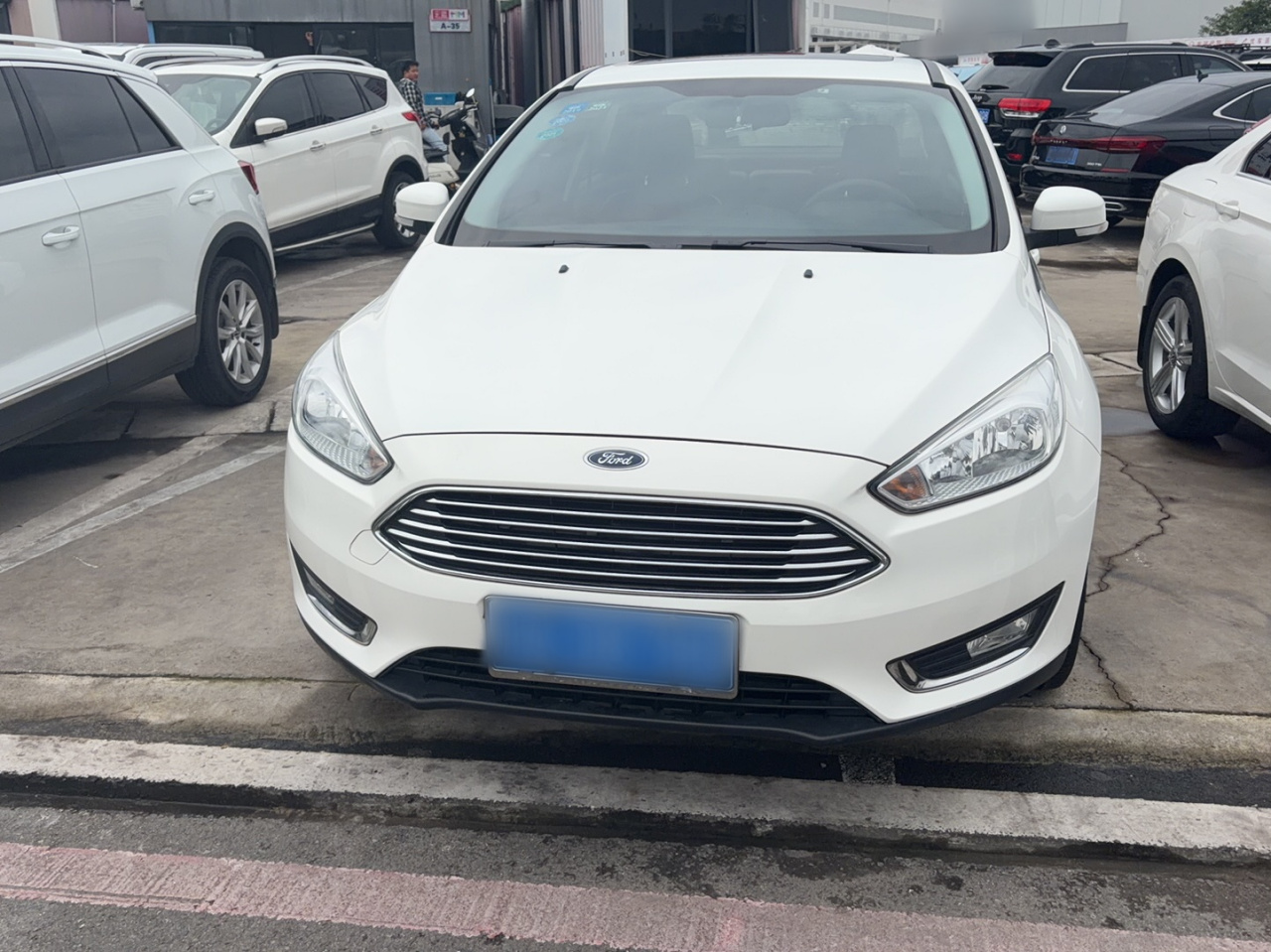 Focus 2017 Sedan 1.6L AT Fashion photo 2