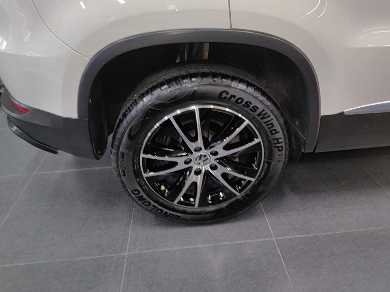 Tiguan 2015 1.8TSI AT RWD Luxury photo 3