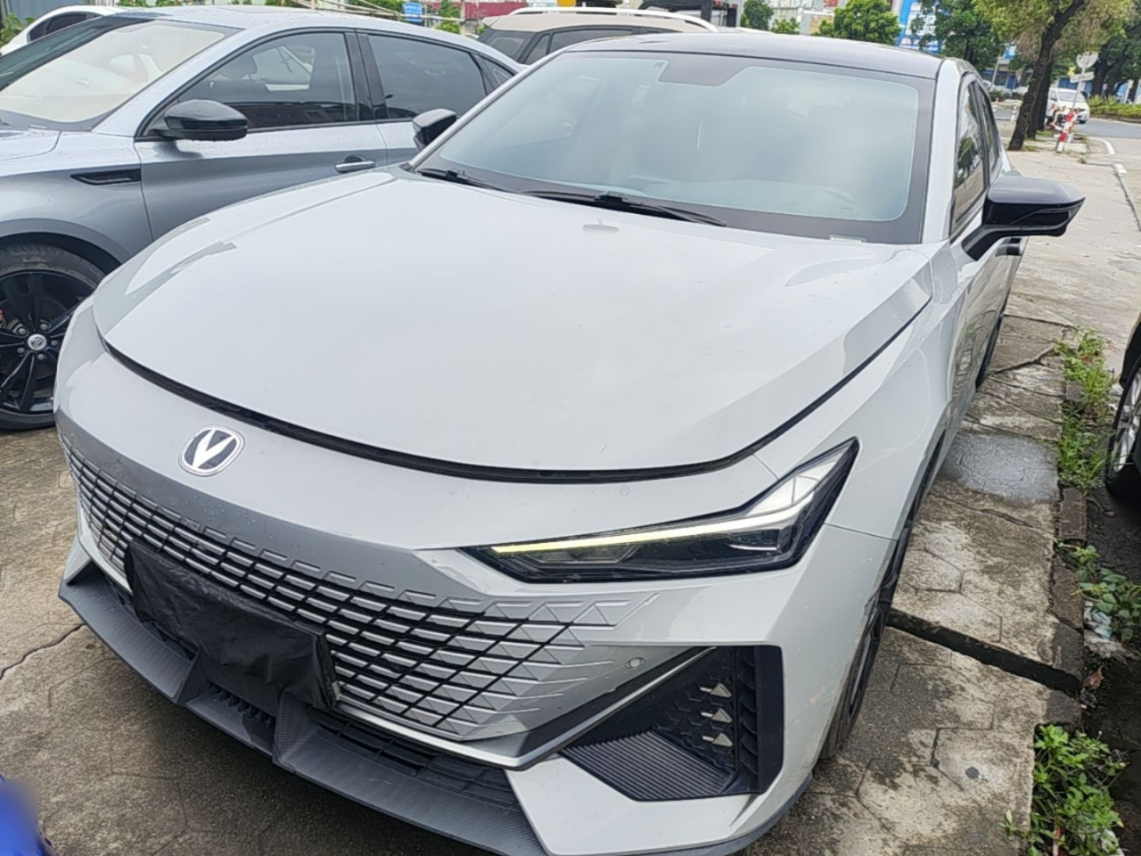 UNI-V 2022 1.5T Premium