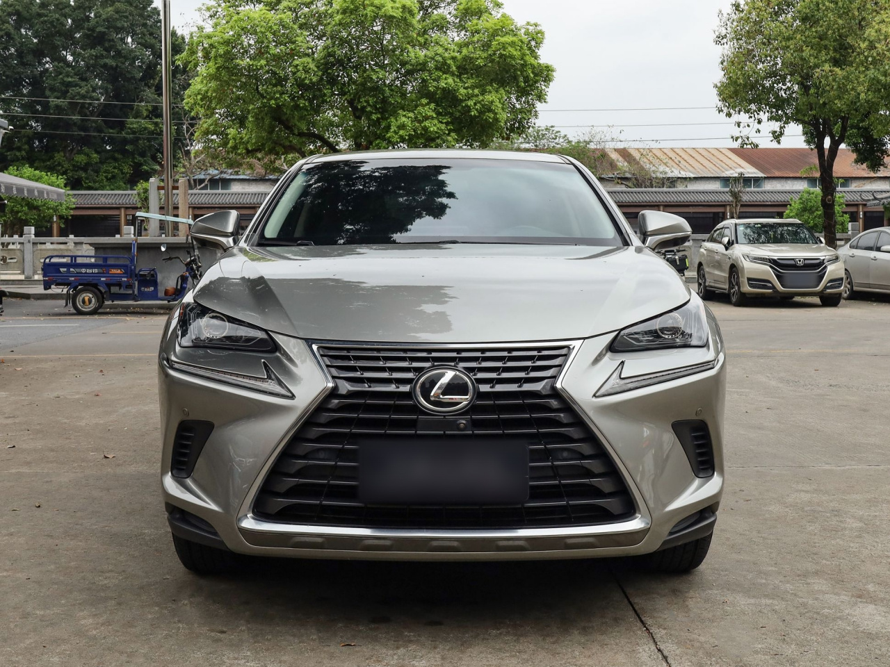 NX 2017 200 FWD photo 2