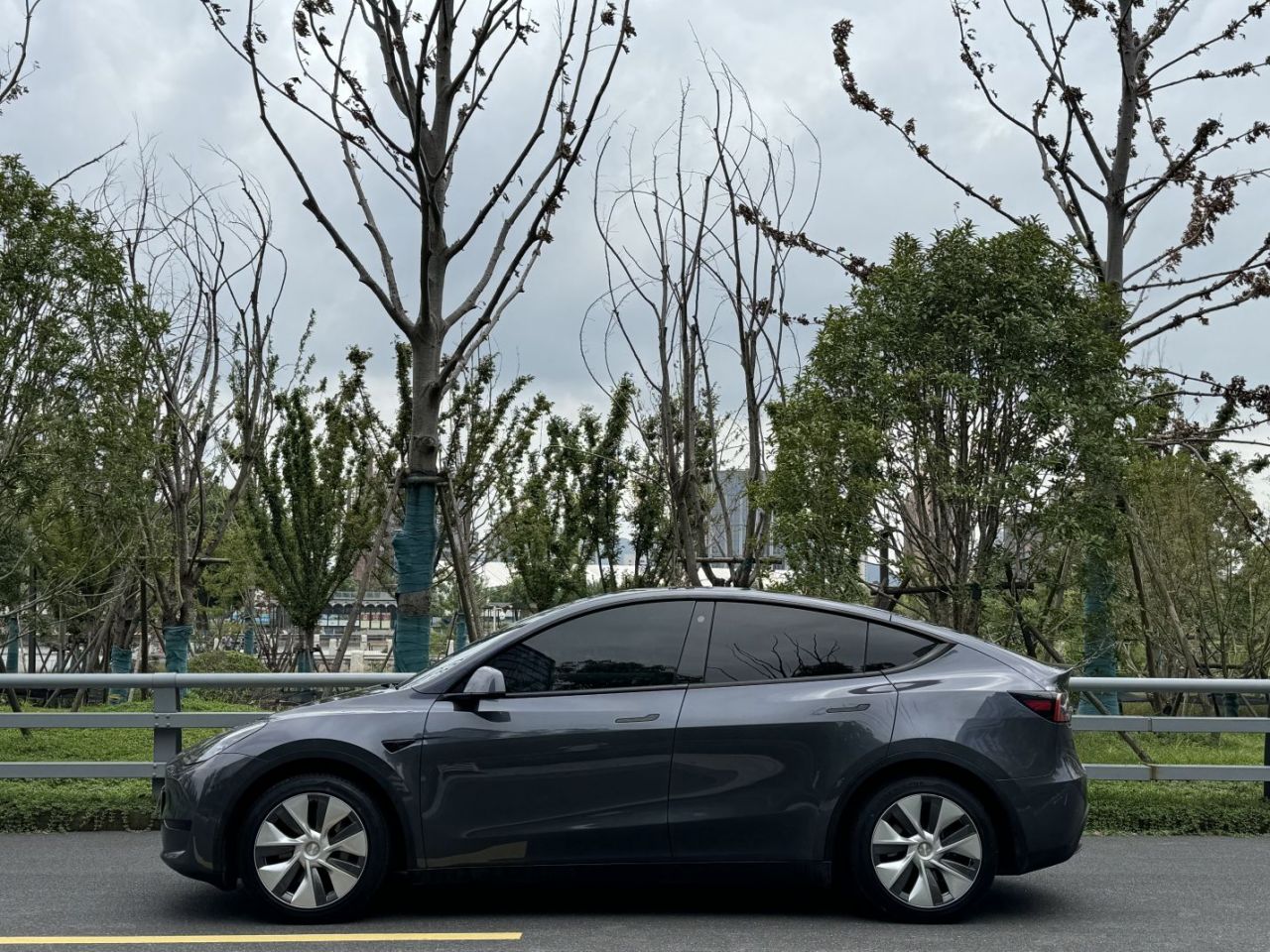 Model Y 2022 Facelift RWD photo 3