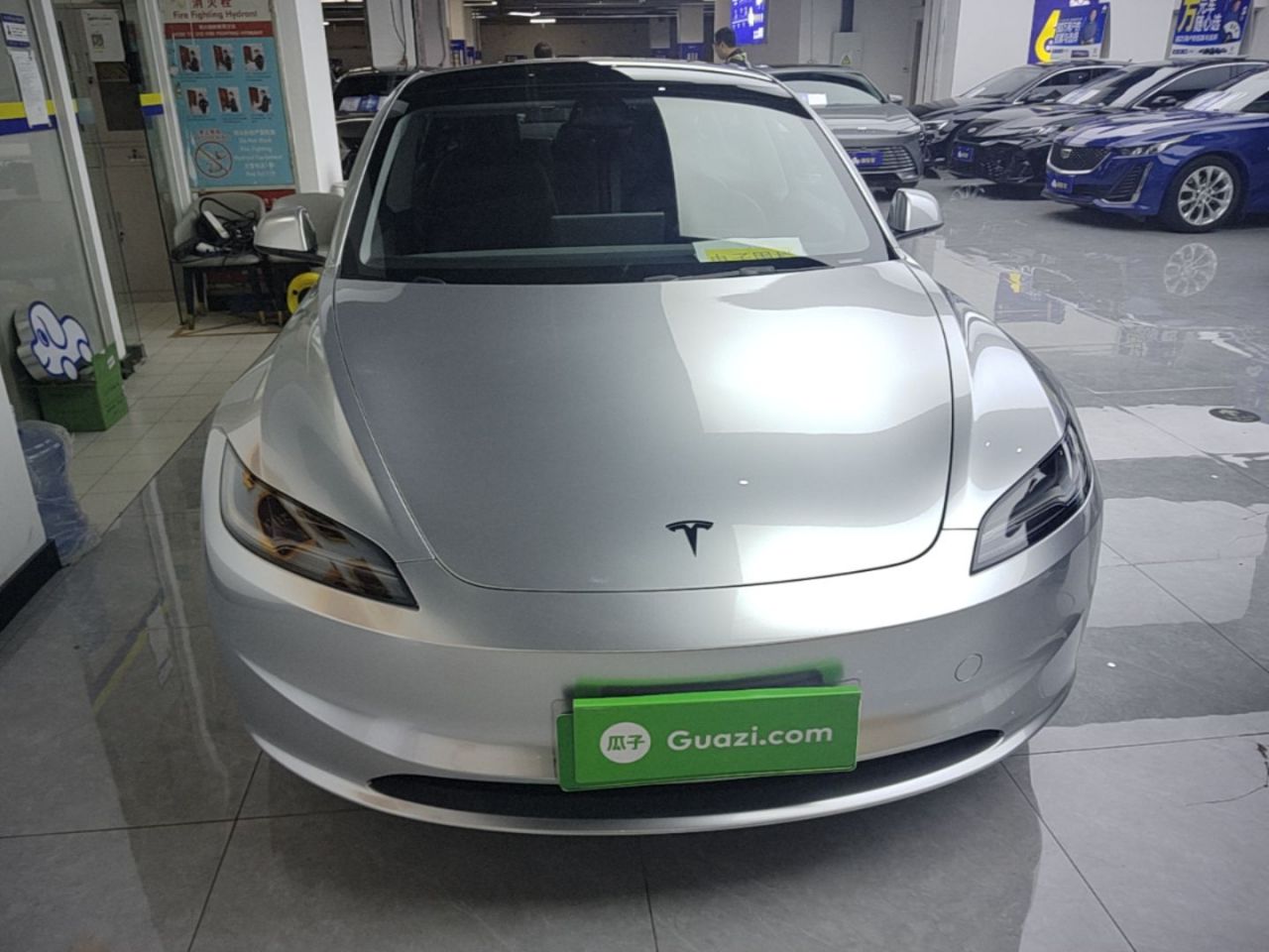 Model 3 2023 RWD photo 2