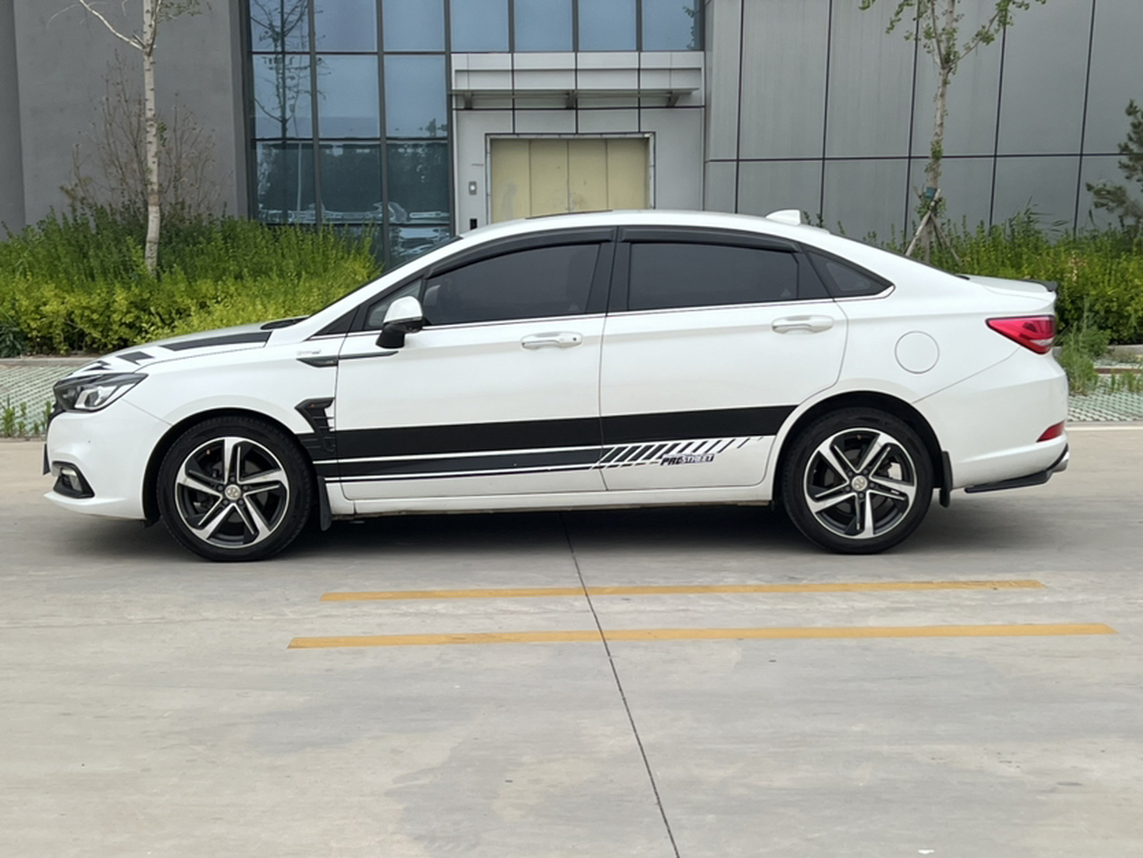 BAIC D50 2018 1.5L CVT Exclusive Connected photo 3