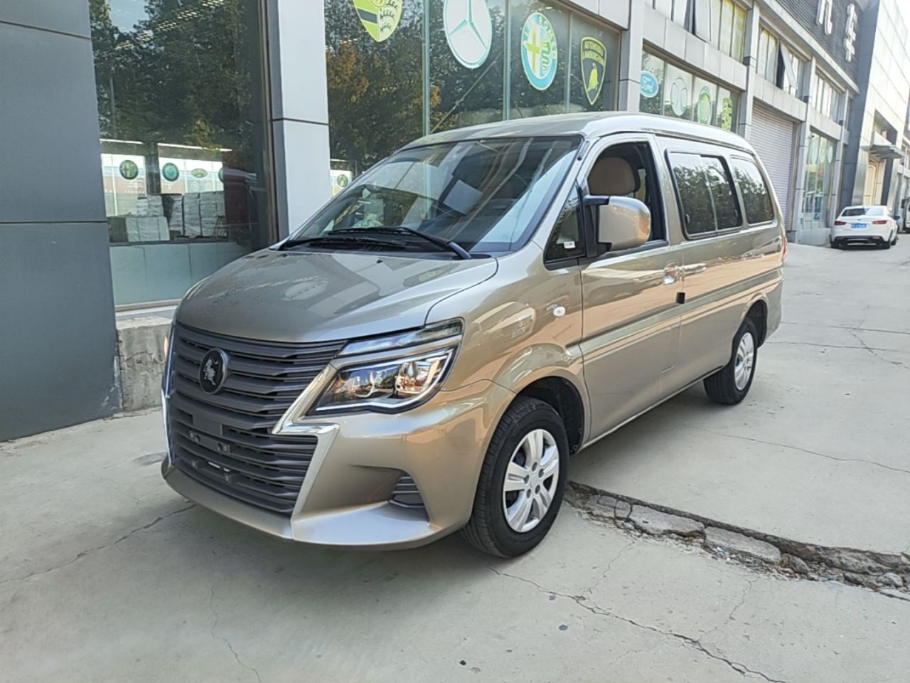 Lingzhi 2023 M5 1.6L 5-Seater