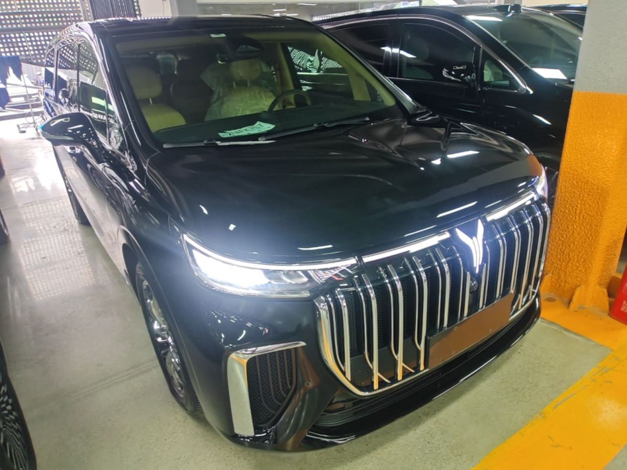 Voyah Dreamer 2024 PHEV Extended Range Flagship photo 3