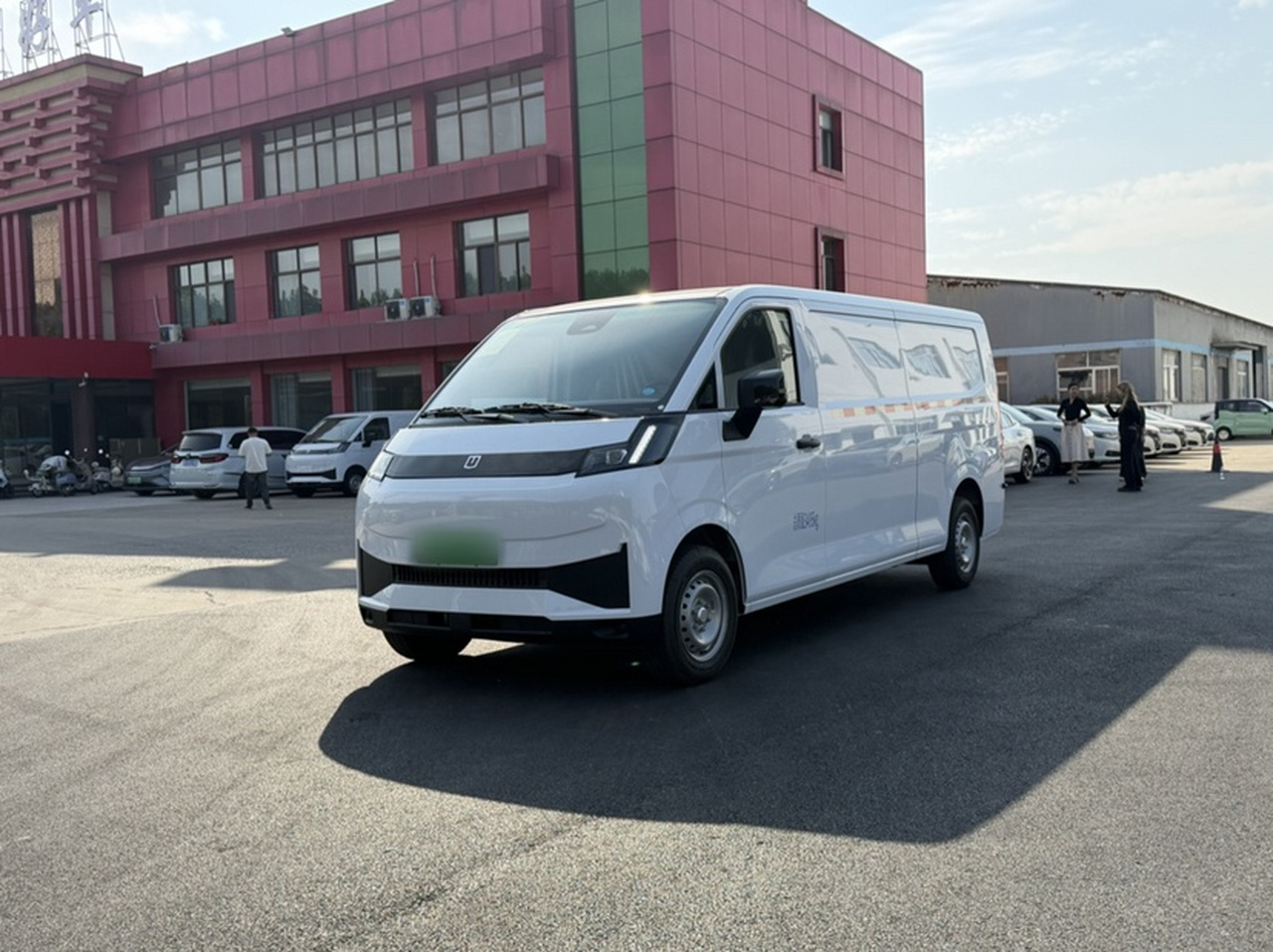V 2025 V8E - 350km photo 3