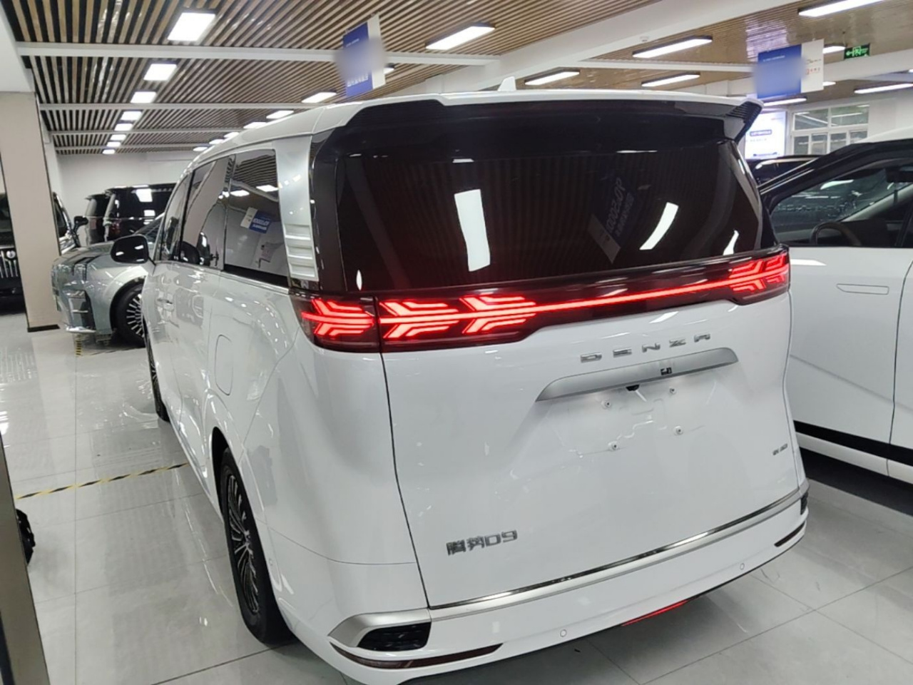 D9 2022 EV 600 AWD Noble photo 4