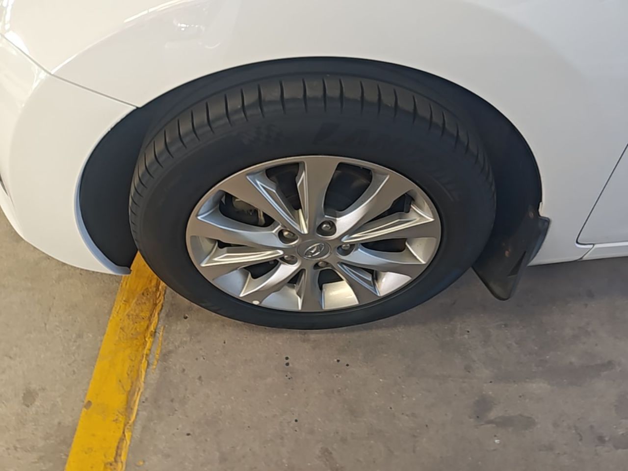 Elantra 2016 1.6L MT Premium photo 3
