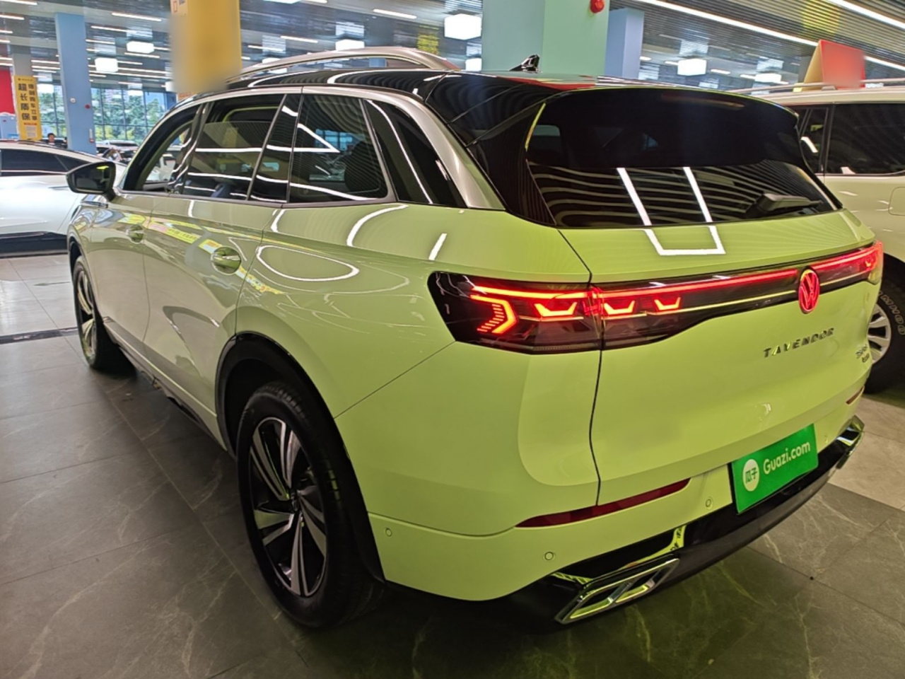 2023 380TSI AWD R-Line photo 4