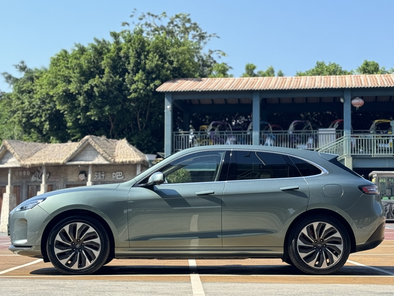 HIMA AITO M5 2022 EREV AWD photo 3