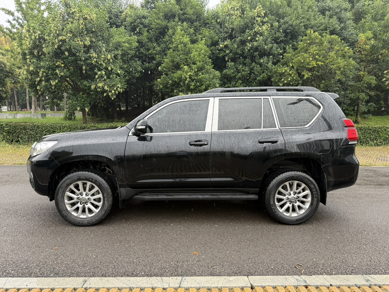 Prado Parallel Import photo 4