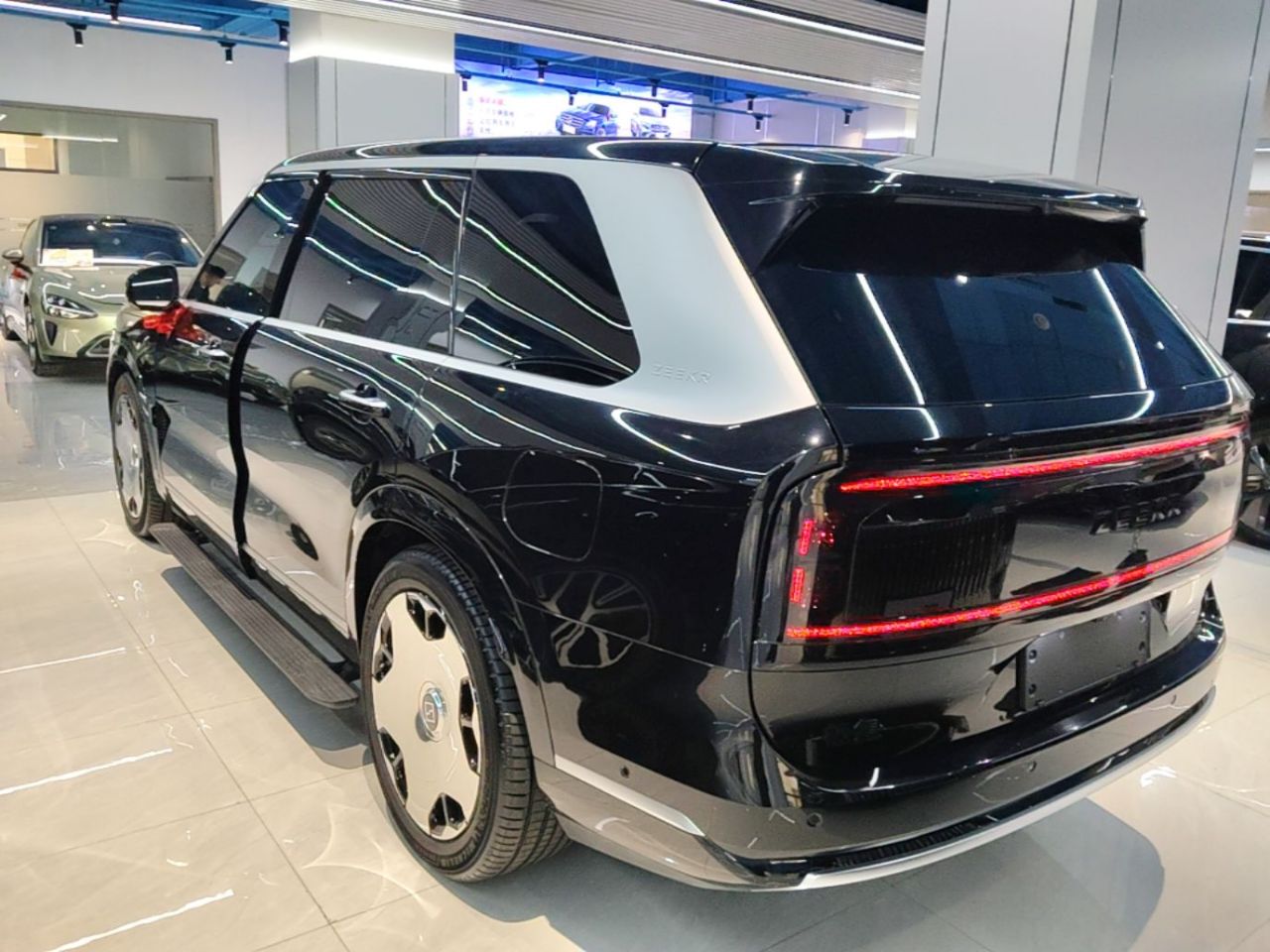 9X 2025 Hyper 70kWh 6-Seater photo 4