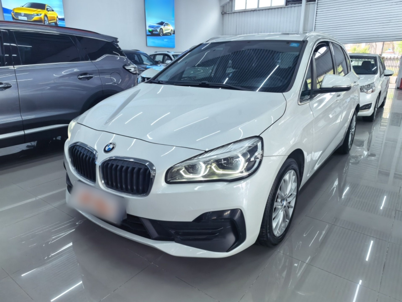 2 Series Wagon 2018 218i Leading