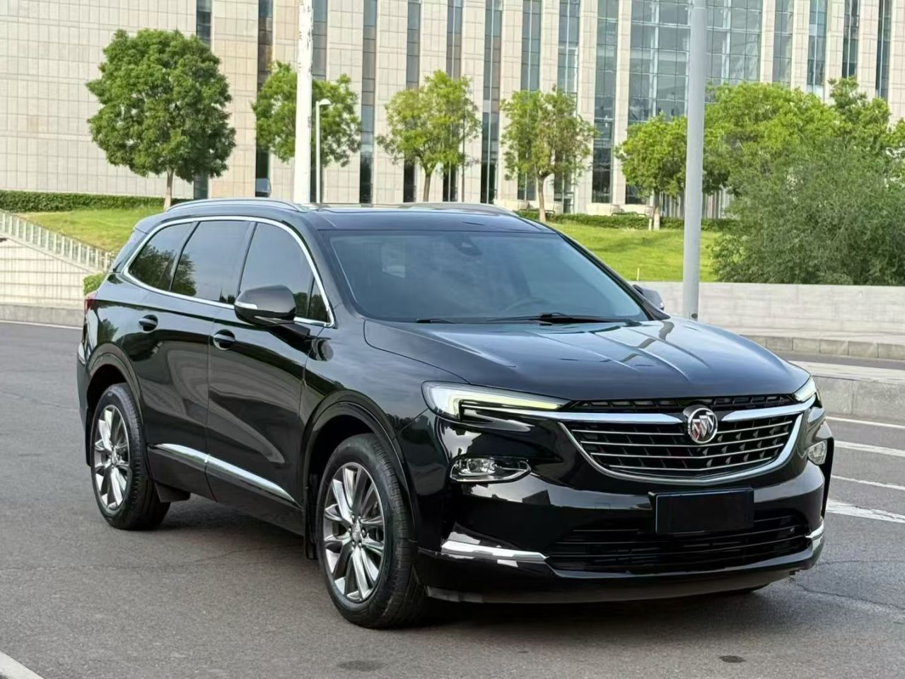 2022 652T AWD Premium 7-Seater photo 3