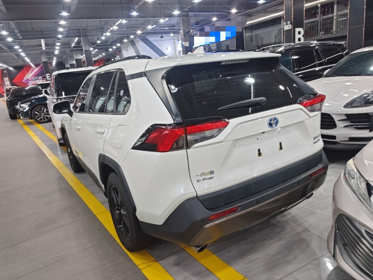 RAV4 2020 Hybrid 2.5L E-CVT AWD Elite PLUS photo 3