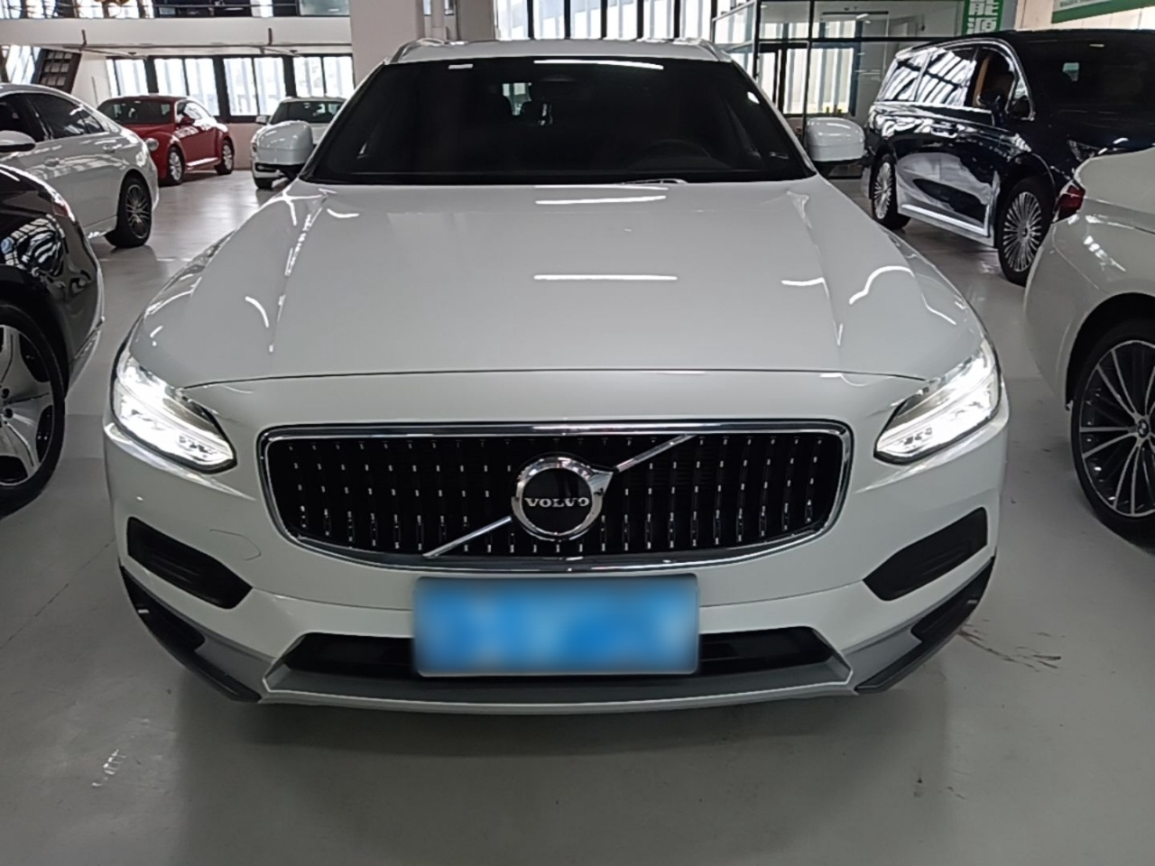 V90 2024 Cross Country B5 AWD photo 2