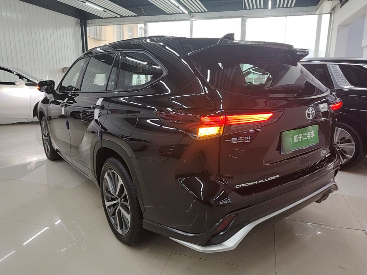 Crown 2024 2.5L HEV AWD Luxury photo 4