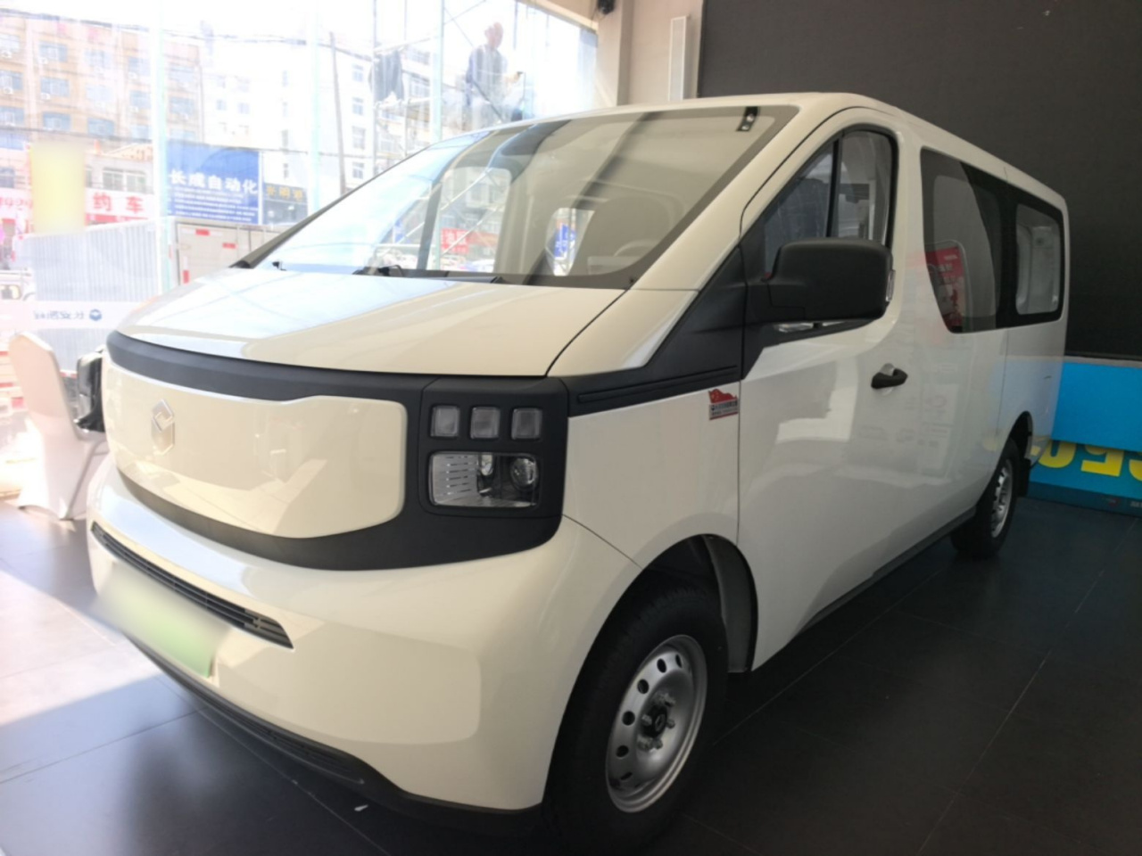 V919 2025 Honor 50kwh Short Wheelbase Elite 6-Seater