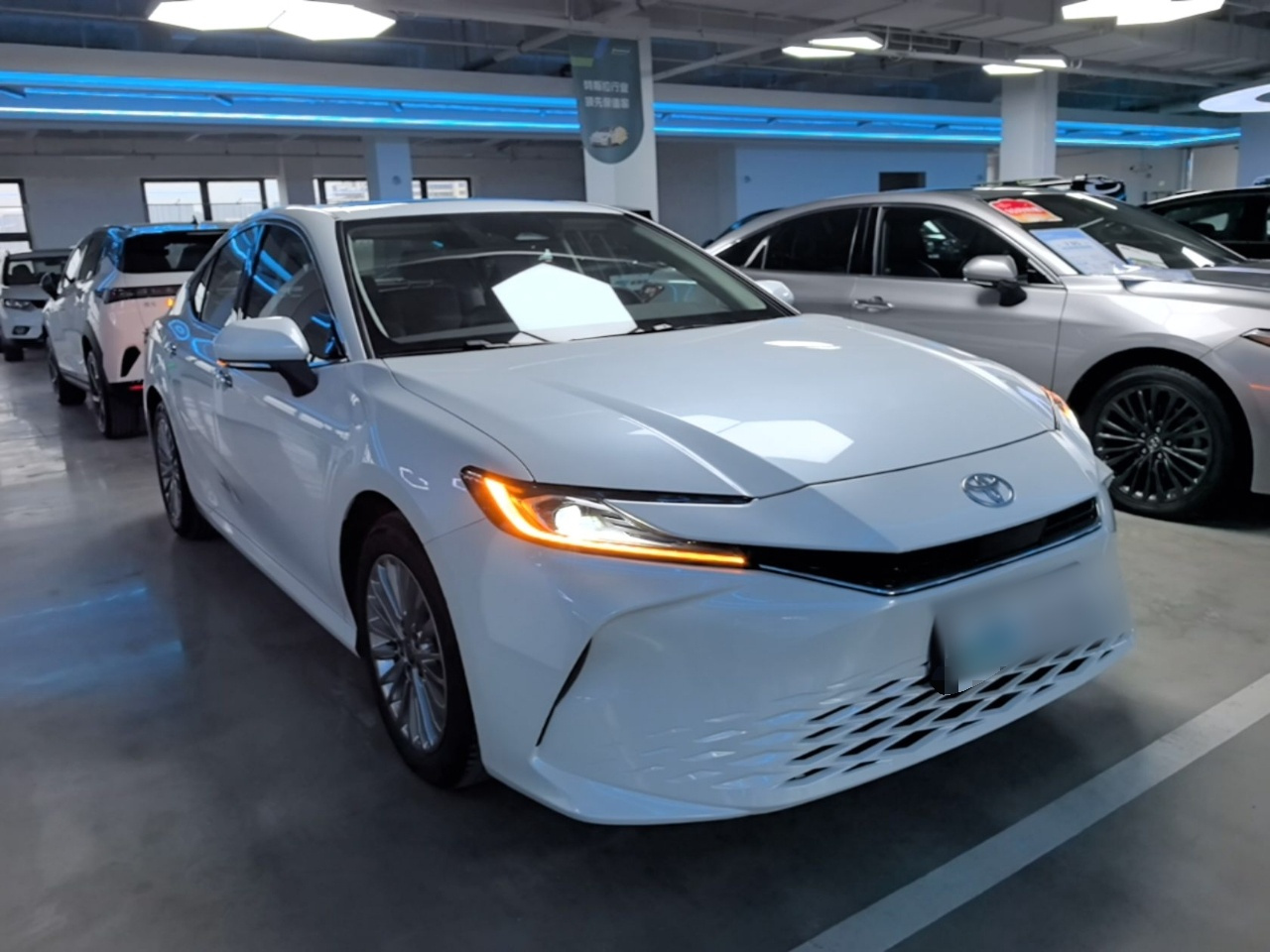 Camry 2024 2.0GVP Luxury photo 3