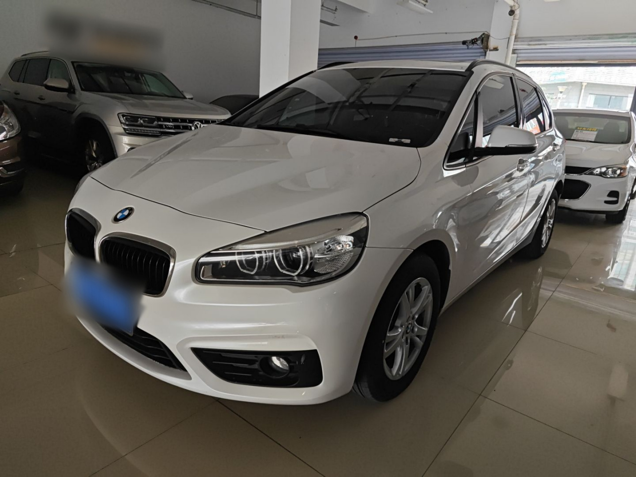 2 Series Wagon 2016 218i Leading