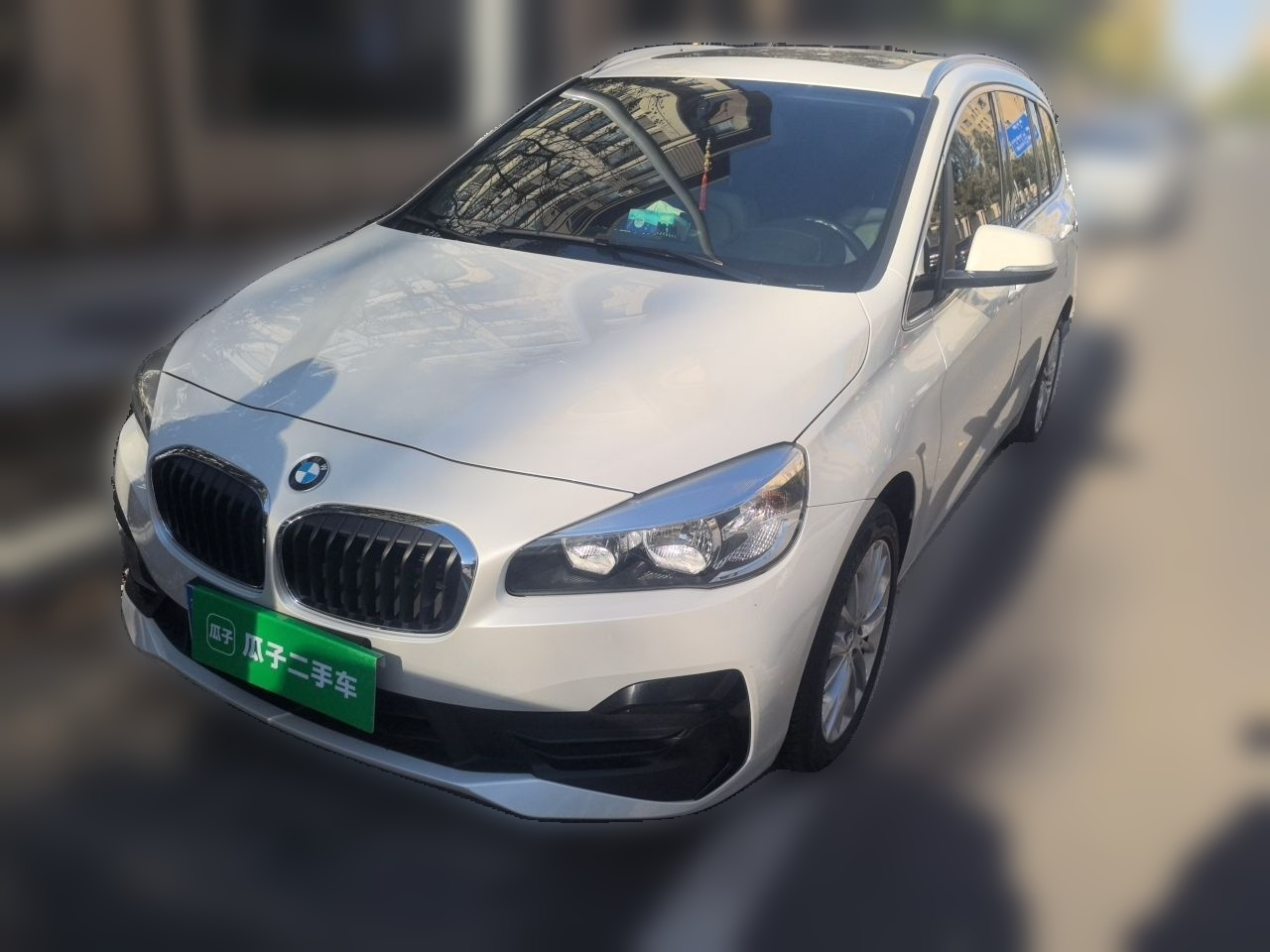 2 Series Wagon 2019 220i Leading