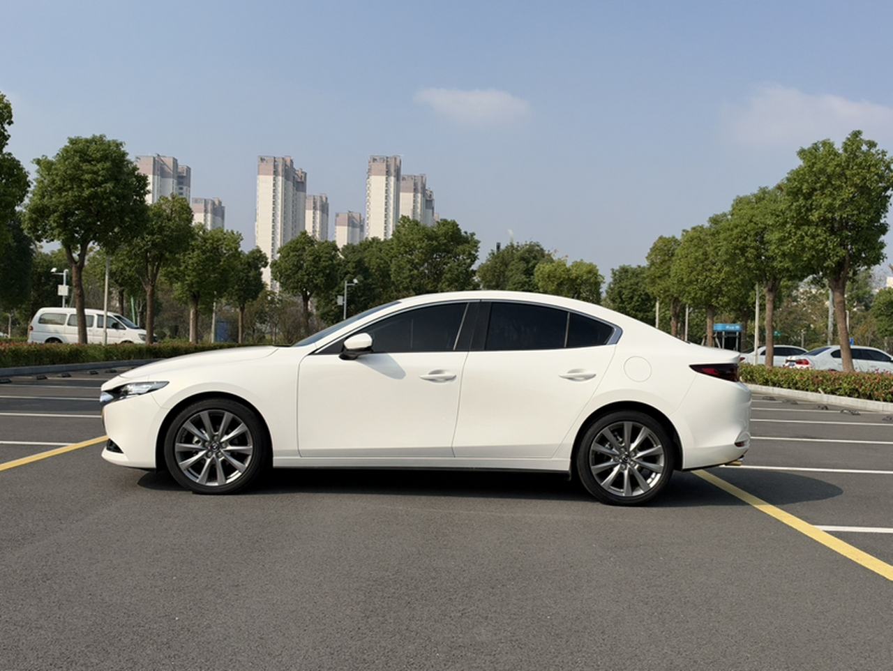 3 Axela 2021 2.0L AT photo 4
