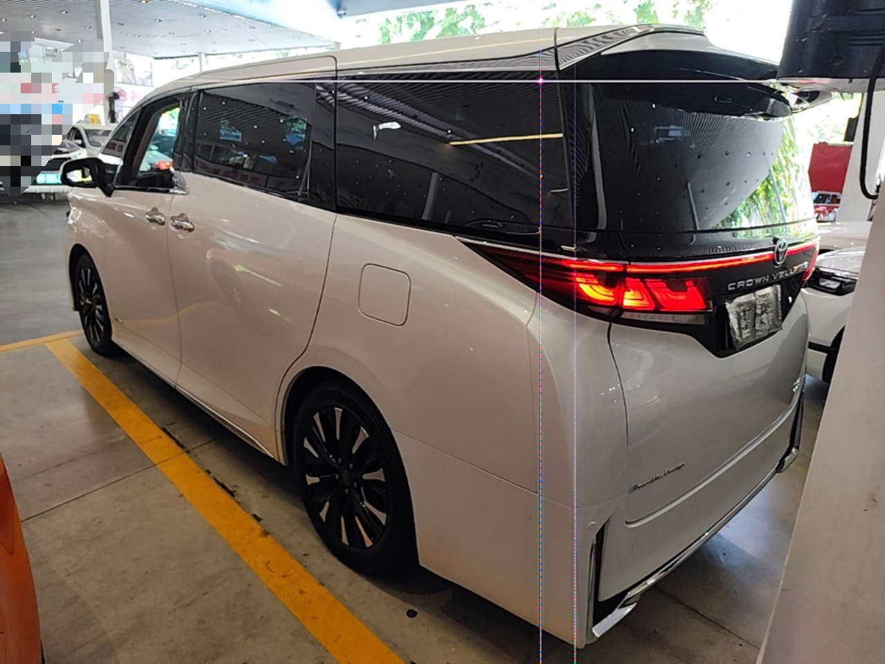 2024 Crown Hybrid 2.5L Supreme photo 4