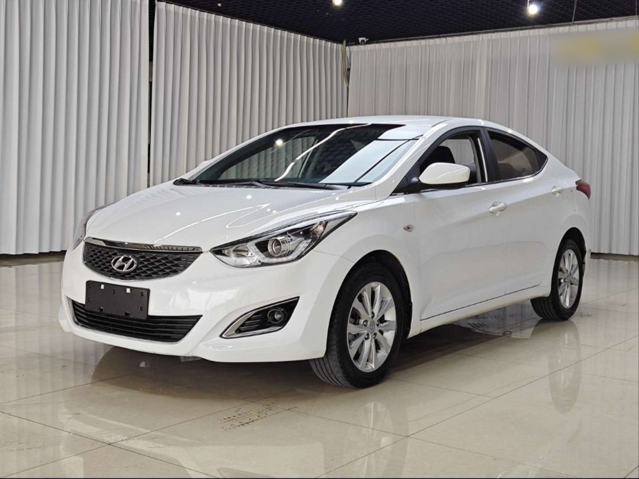 Elantra 2016 1.6L AT Smart