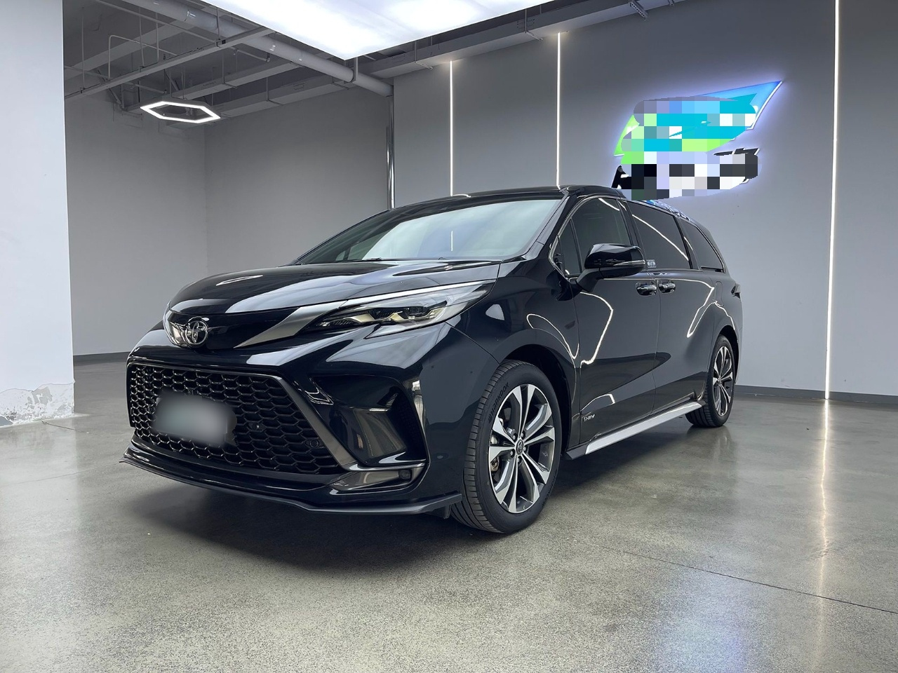 Granvia 2024 2.5L Hybrid Premium PLUS