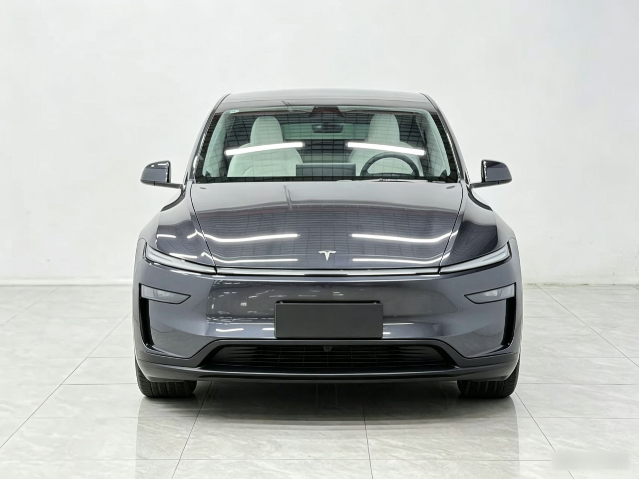 Model Y 2025 Long Range AWD Launch Edition photo 2