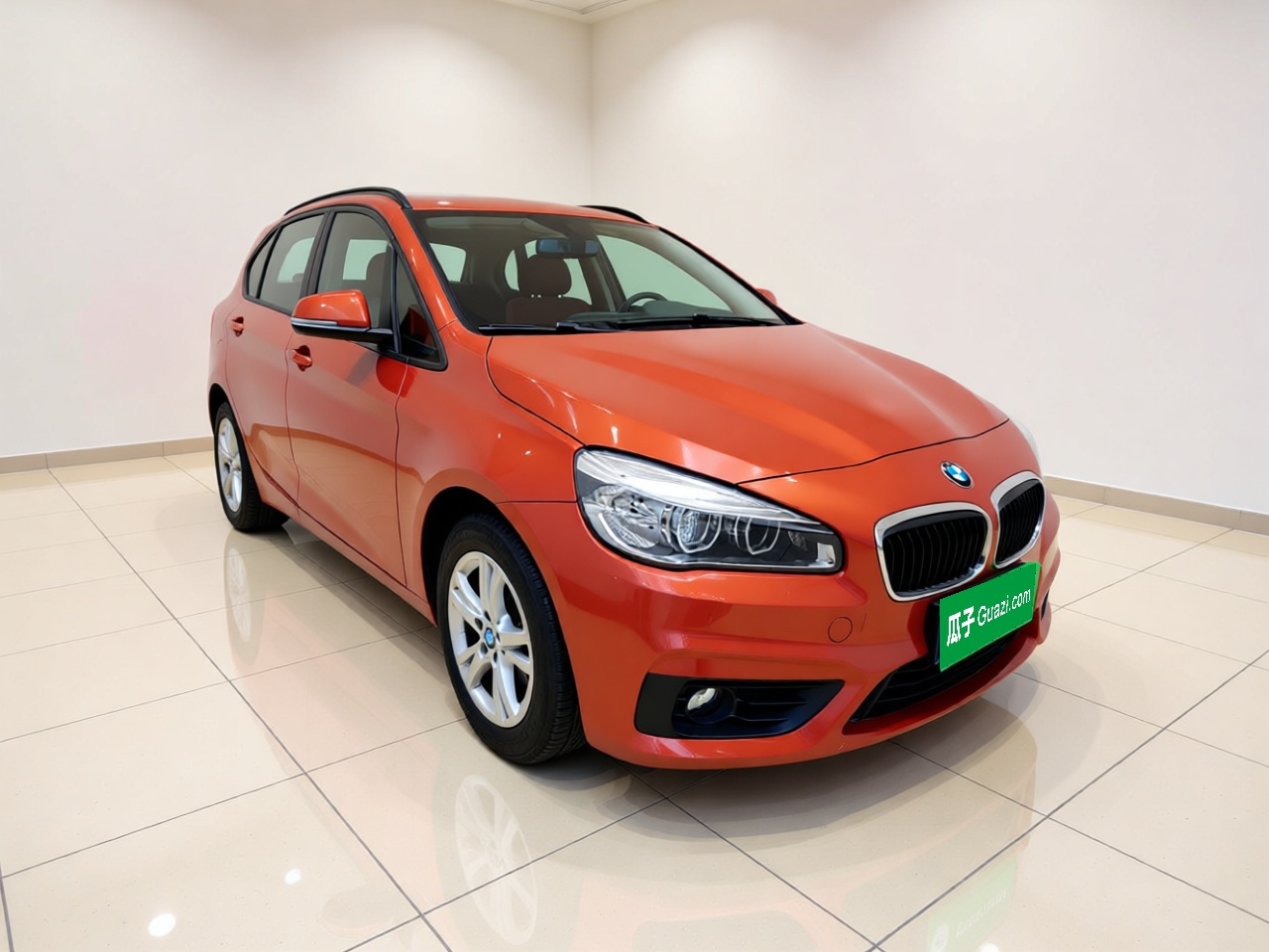 2 Series Wagon 2016 218i Leading photo 3