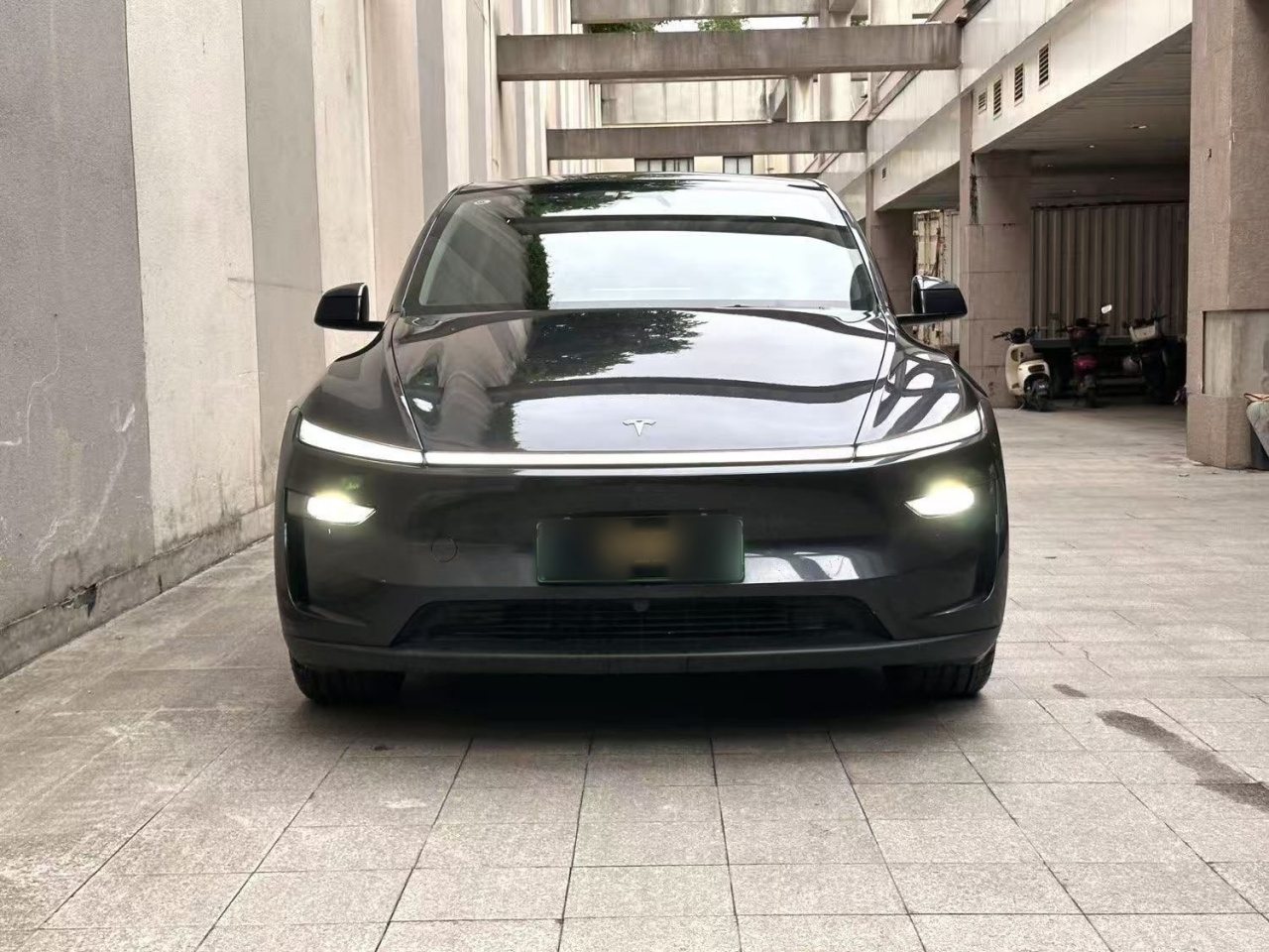 Model Y 2025 RWD photo 2