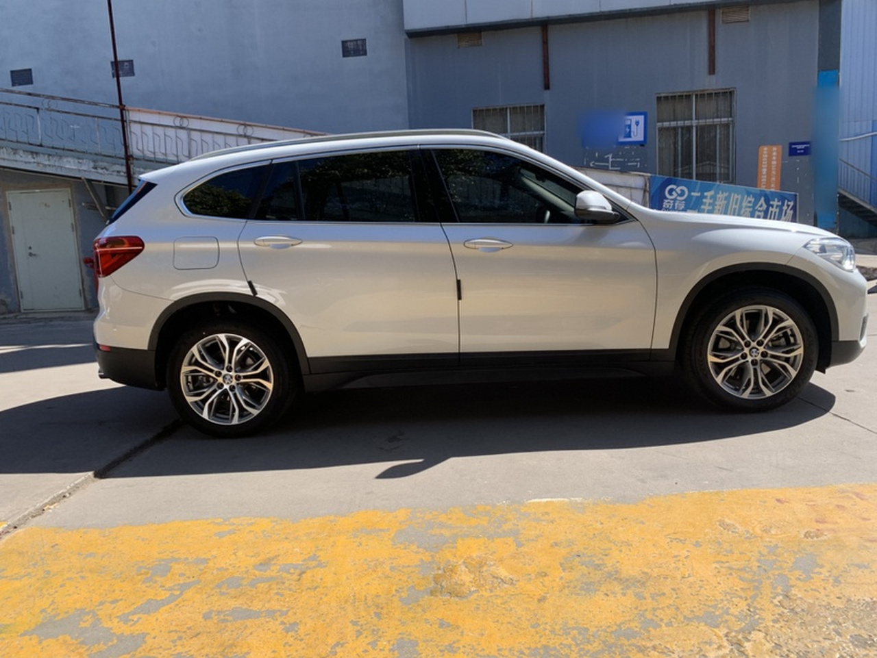 X1 2019 sDrive20Li Leading photo 3