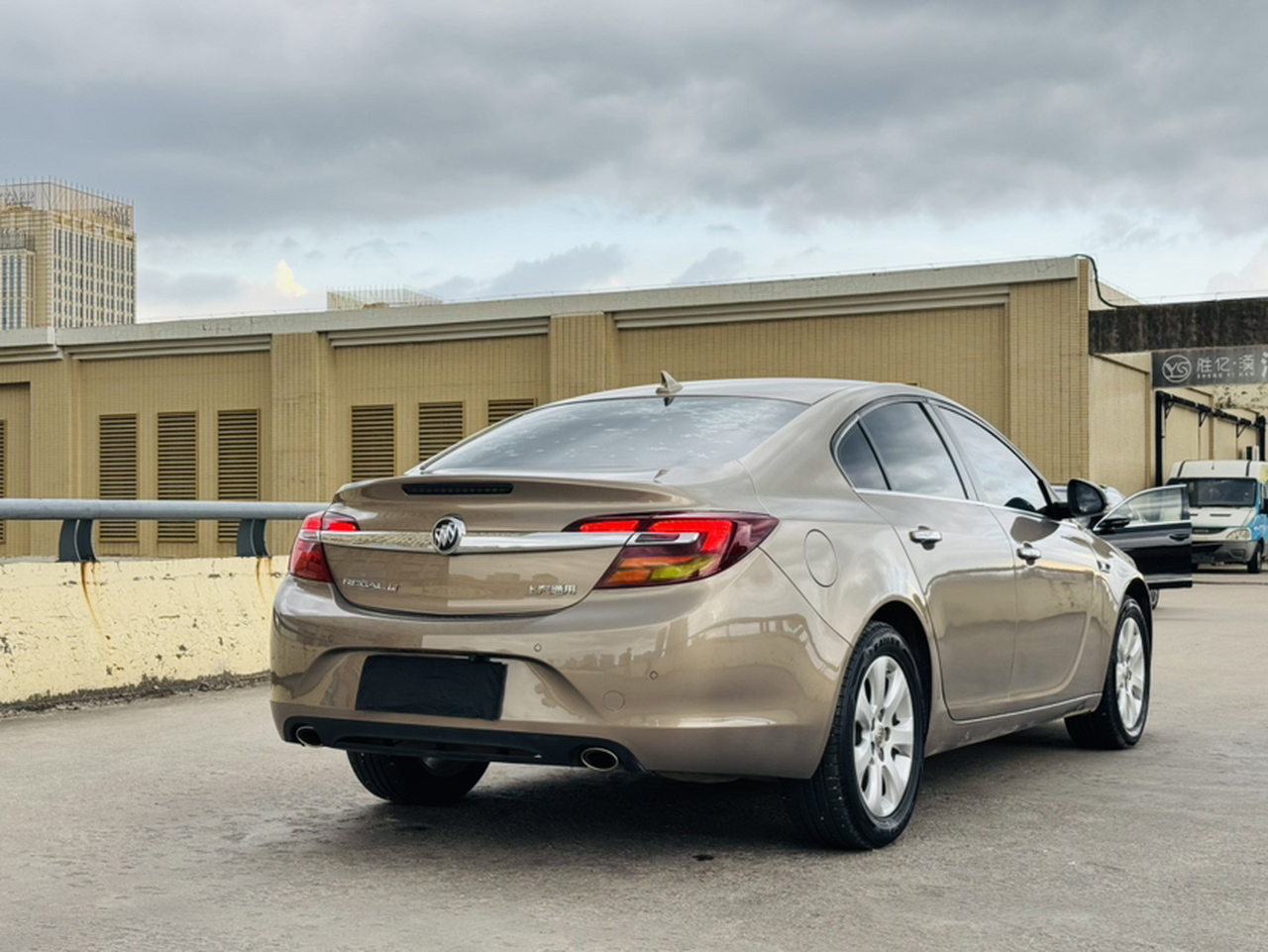 Regal 2015 1.6T Elite Tech photo 2