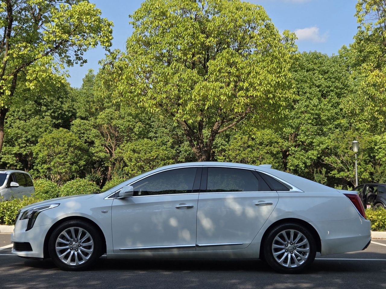 XTS 2018 28T Tech photo 4