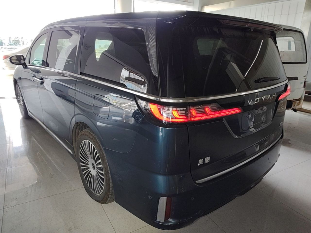 Voyah Dreamer 2025 PHEV AWD Premium Qiankun photo 4