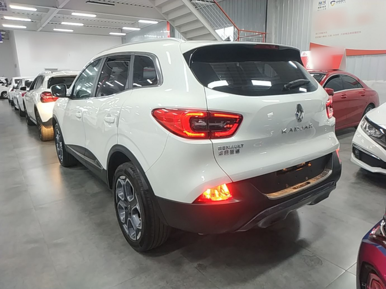 2016 2.0L RWD Premium photo 4