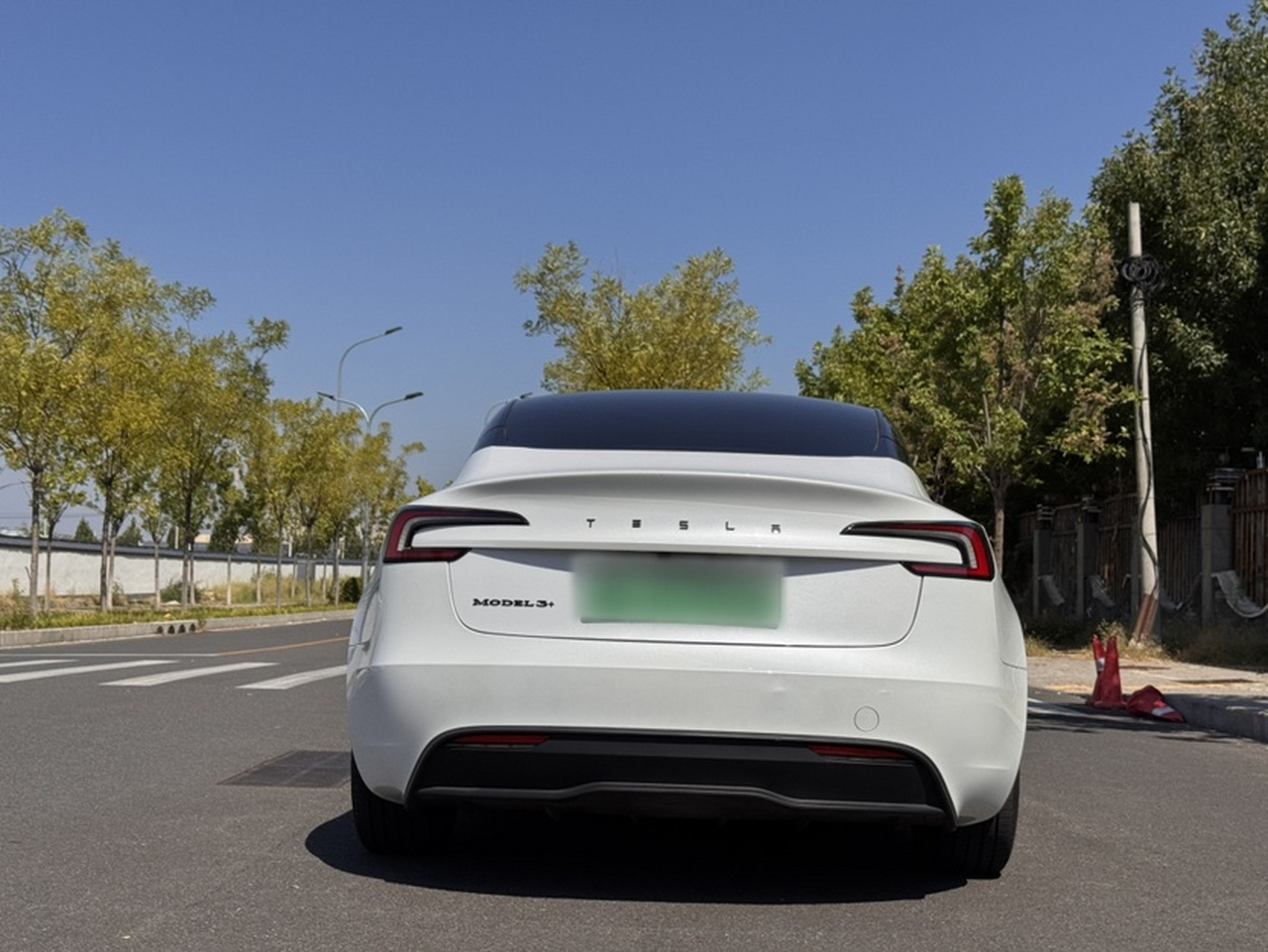 Model 3 2023 Long Range AWD photo 3