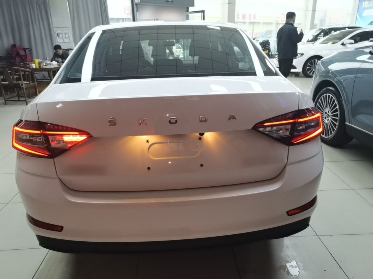 Octavia 2019 1.5L AT Comfort China VI photo 5