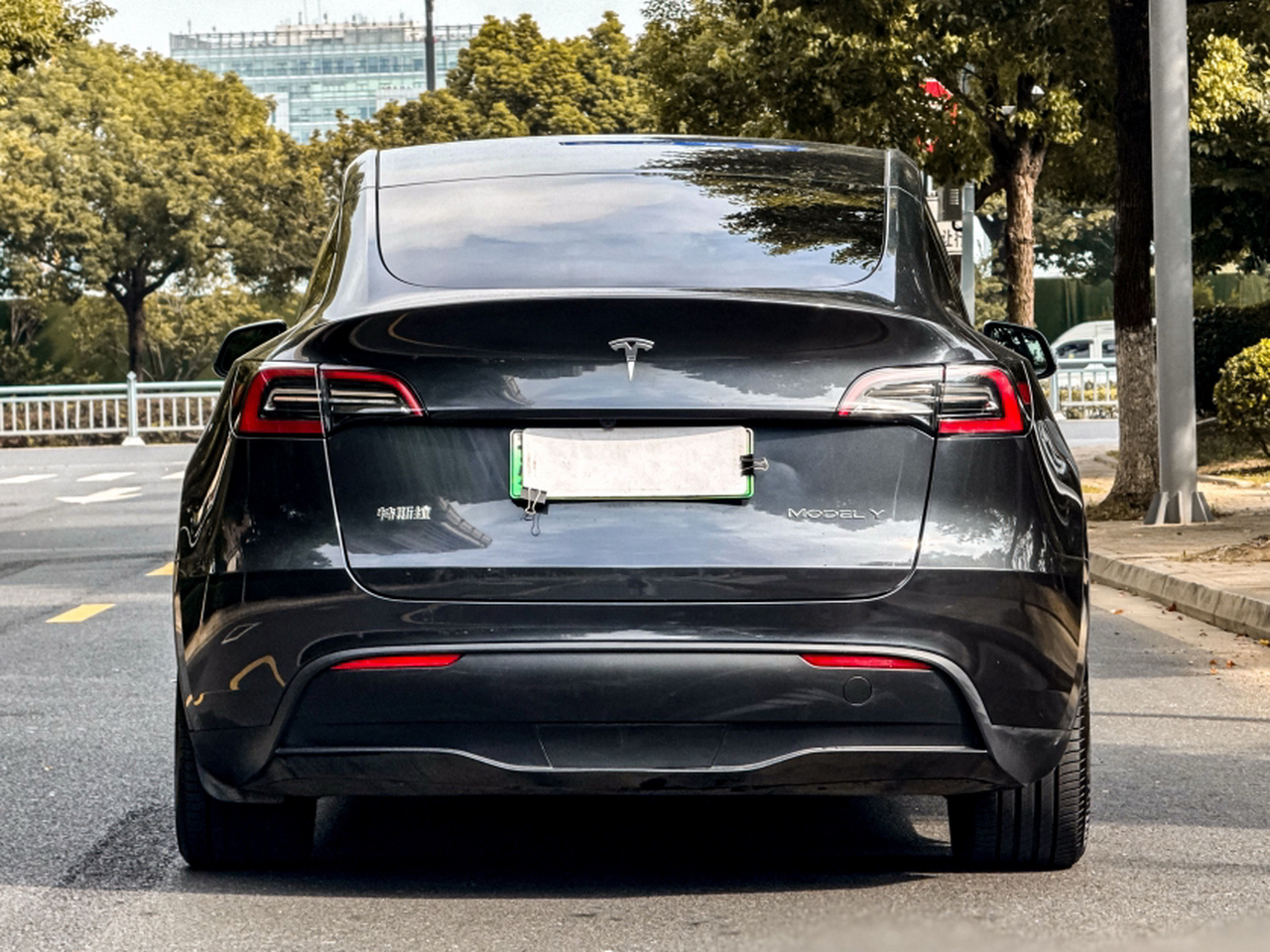 Model Y 2024 RWD photo 3