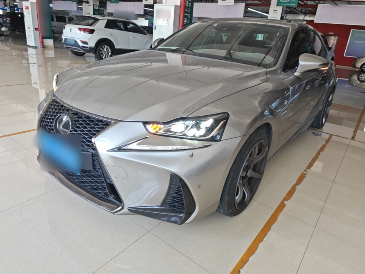 IS 2017 300 F SPORT