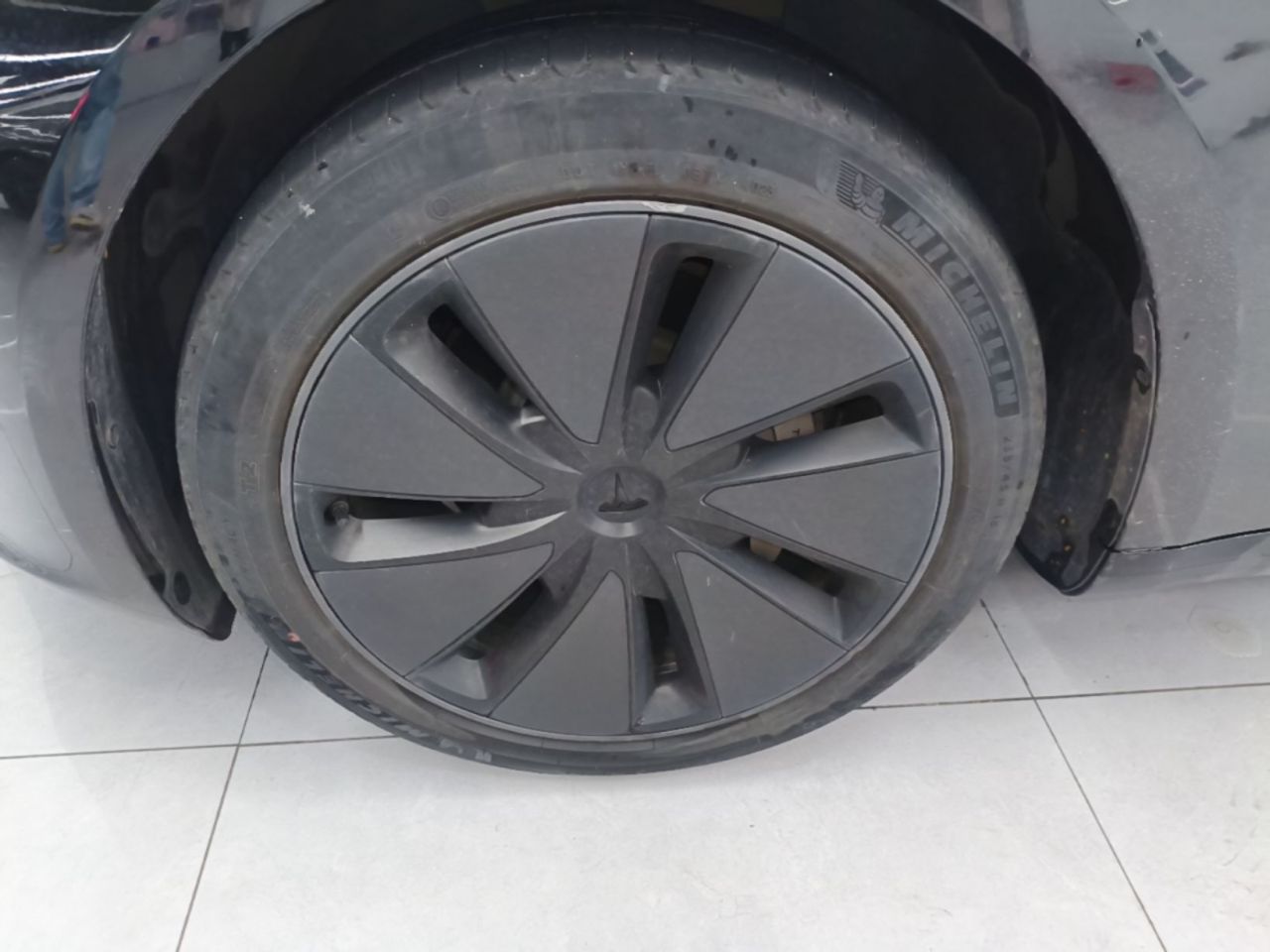 Model 3 2023 RWD photo 2