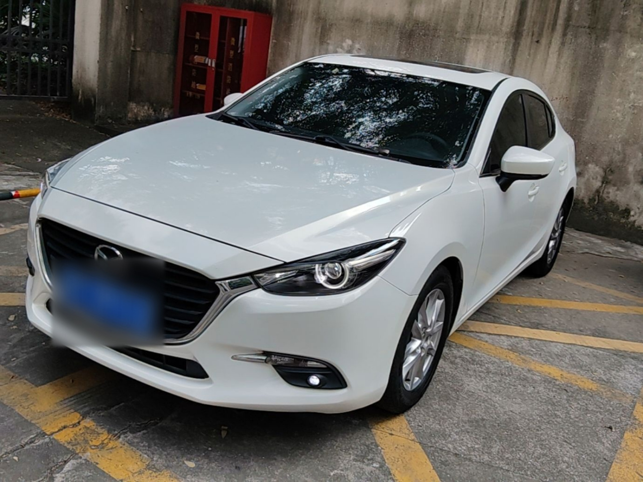 3 Axela 2017 Sedan 1.5L AT Luxury China V