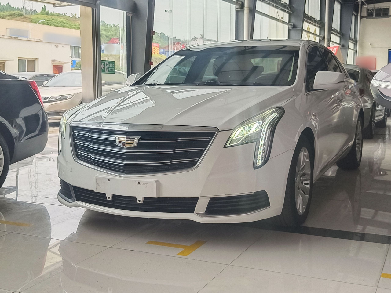 XTS 2018 28T Tech