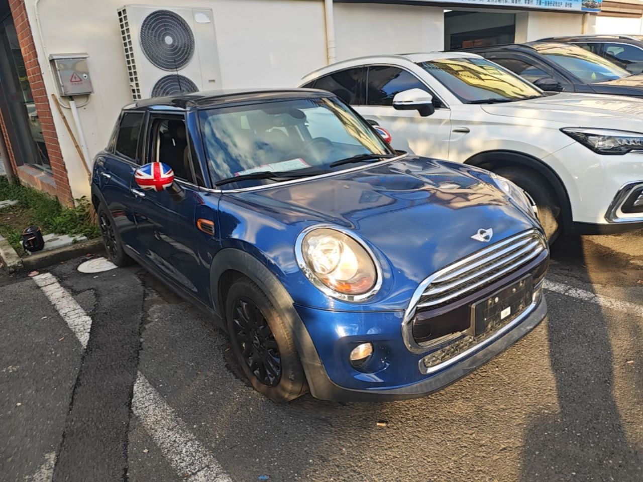 2016 1.5T COOPER 5-Door photo 3