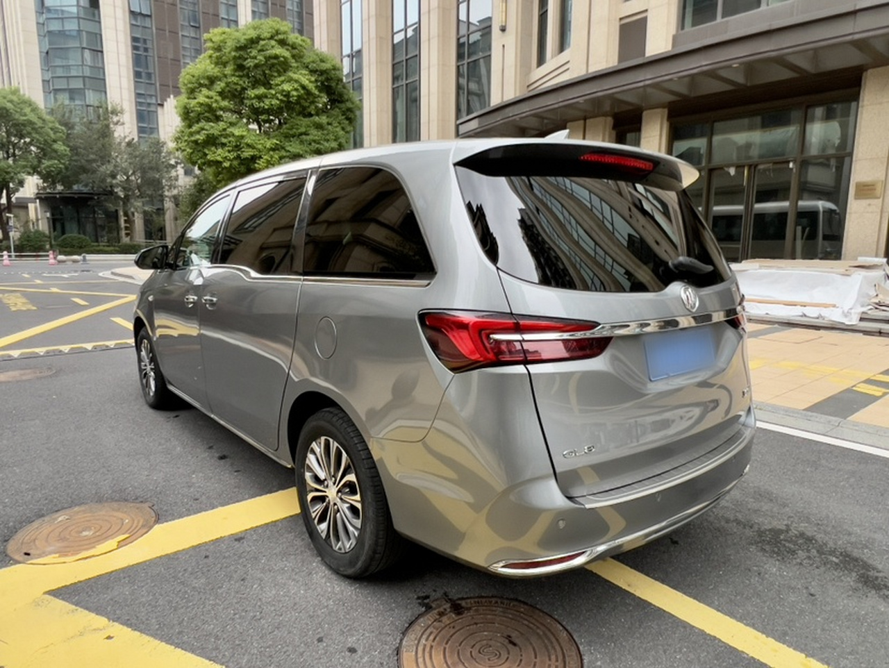 GL8 2023 Facelift Luxury photo 4